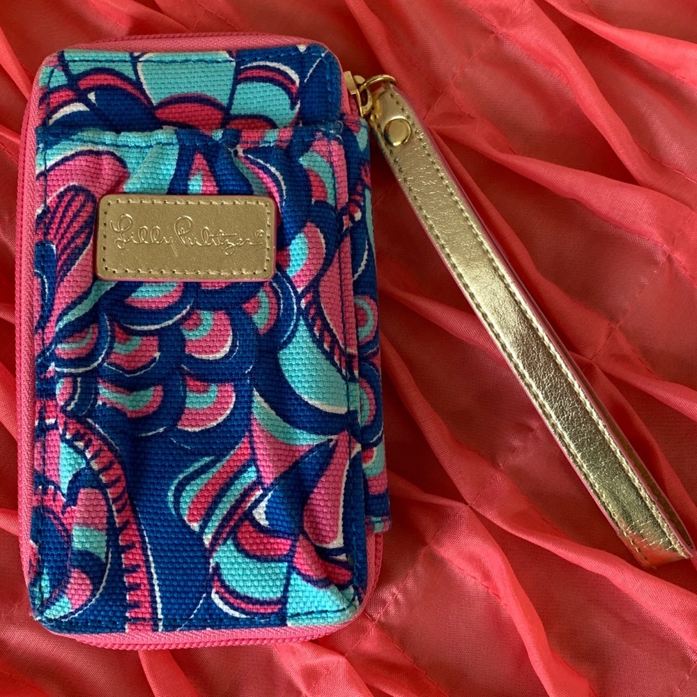 Lilly Pulitzer Phone Wristlet Reel Me In Print - Picture 1 of 8